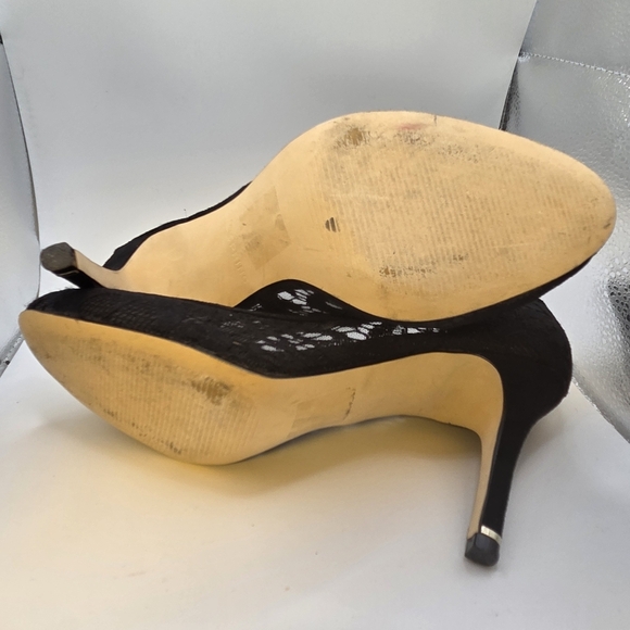 ⭐️Call It Spring Black Lace Stiletto Heels With Gold Accents Size 7 - Picture 6 of 6